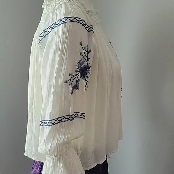 American Eagle Outfitters XS Embroidered Off Shoulders Top NWT - Picture 7 of 10